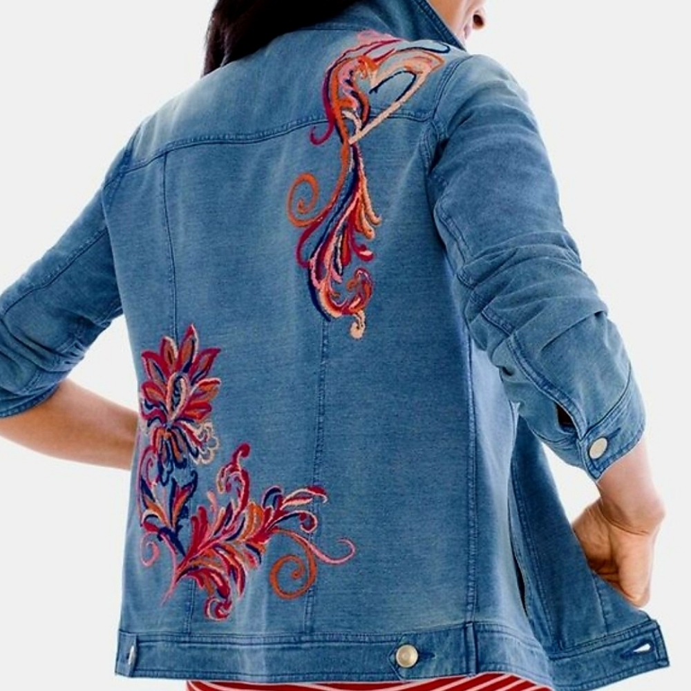 Chico’s Zenergy Jacket SZ Large Soft Denim Embroidered